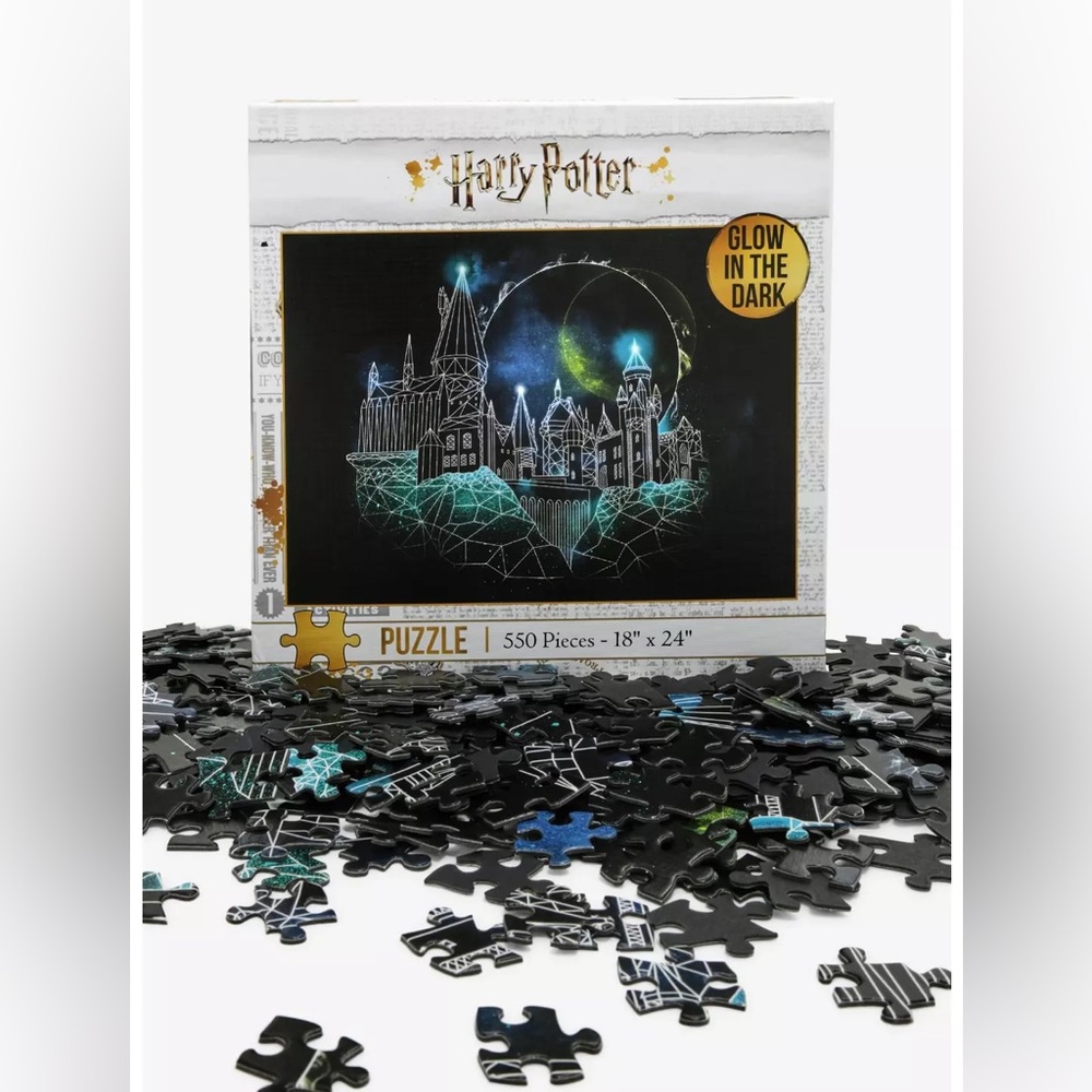 Harry Potter "Magic of Hogwarts" jigsaw puzzle Glow in the Dark